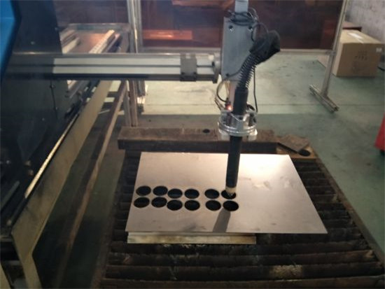 મેટલ શીટ રાઉન્ડ સામગ્રી માટે ચાઇના ટેબલ / પ્રોટેબલ સી.એન.સી. પ્લાઝ્મા કટીંગ મશીનમાં બનાવવામાં આવે છે