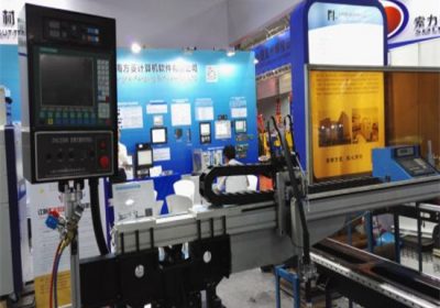 પ્લેટ અને રાઉન્ડ મેટલ માટે ચાઇના સી.એન.સી. પ્લાઝ્મા મેટલ કટીંગ મશીન બનાવવામાં આવે છે